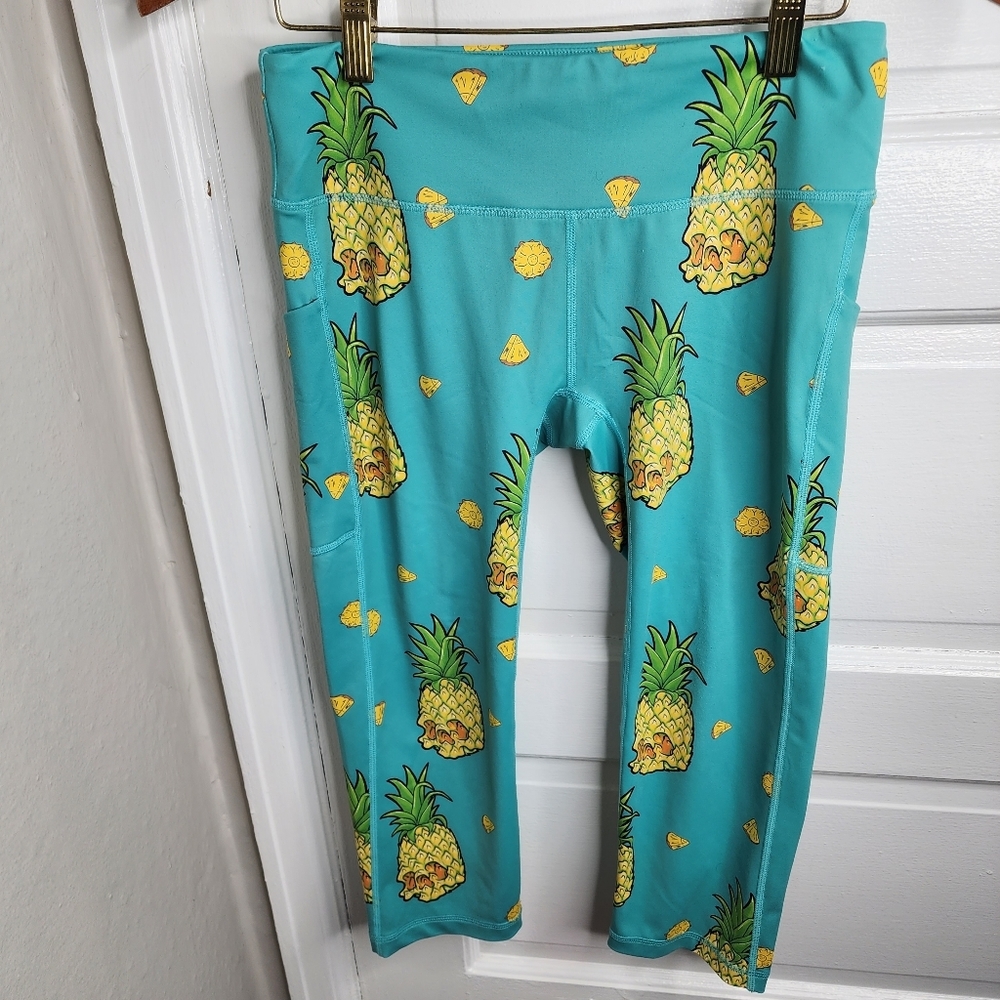 Feed Me Fight Me skull pineapple cropped leggings Small